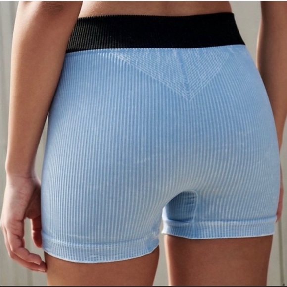 Free People Movement Seamless Short Vintage clear skies FP XS/S - Picture 3 of 5